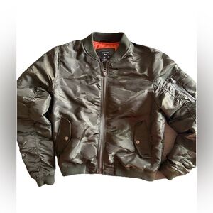 American Bazi Olive Green Camo Bomber Jacket Size Medium EUC